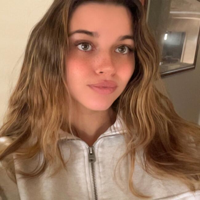 Babysitter in Melbourne: Emma