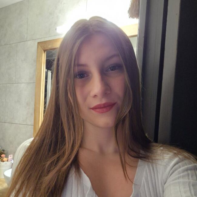 Babysitter in Laguenne: Lana