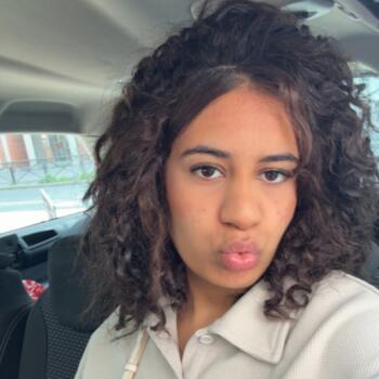 Babysitter in Paris: Hiba