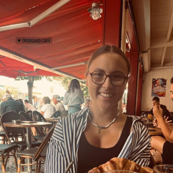 Babysitter in Saint-Loubès: Julia