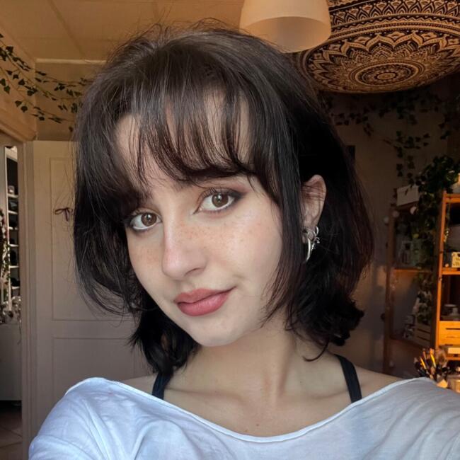 Babysitter in Velaux: Emma