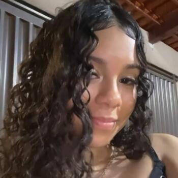 Babá em Goianira: Isabelly