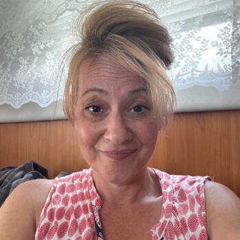 Babysitter Staten Island: Elaine M