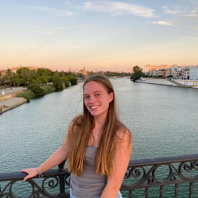Babysitter in Saint-Laurent-de-Brévedent: Adélie