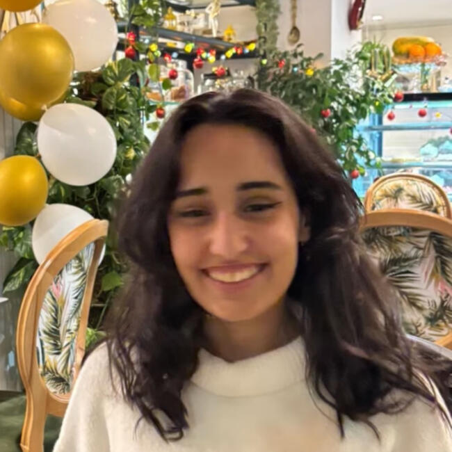 Babysitter in Saint-Ouen-l'Aumône: Naila