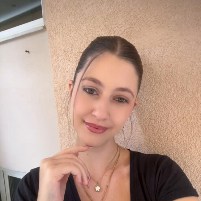 Babysitter in Acharnes: Maria