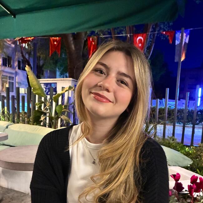 Babysitter a Milano: Burcu