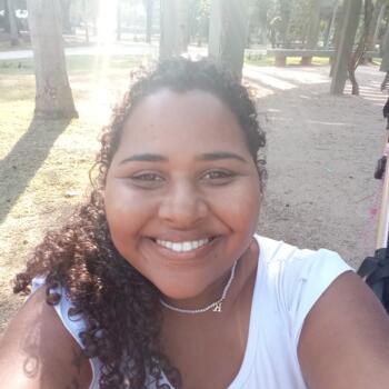 Babysitter in Queimados: Karine