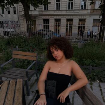 Babysitter Vienna: Naomi