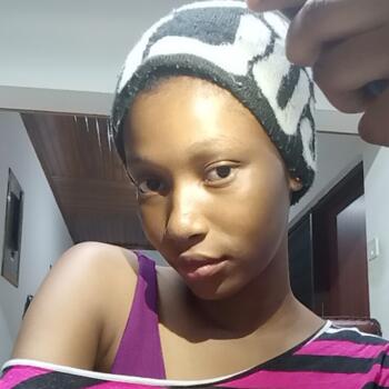 Babysitter in Medina Estates: Mary