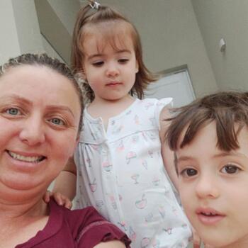 Babysitter στην περιοχή Σετούμπαλ: Adenilda