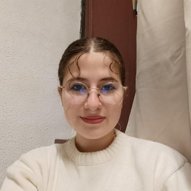 Babysitter in Limoges: Tania