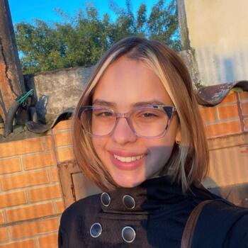 Babá em Canoas: Júlia