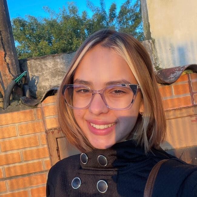 Babá em Canoas: Júlia
