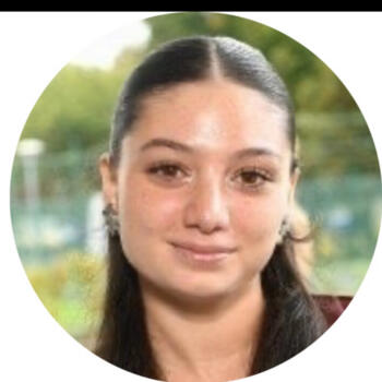 Babysitter in La Rochelle: Camelia