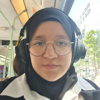Babysitter in Courbevoie: Hafsa