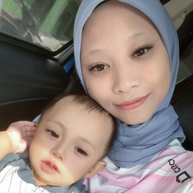 Babysitting job in Johor Bahru: Nur syuhada