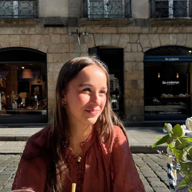 Babysitter in Montreuil-sur-Ille: Elen