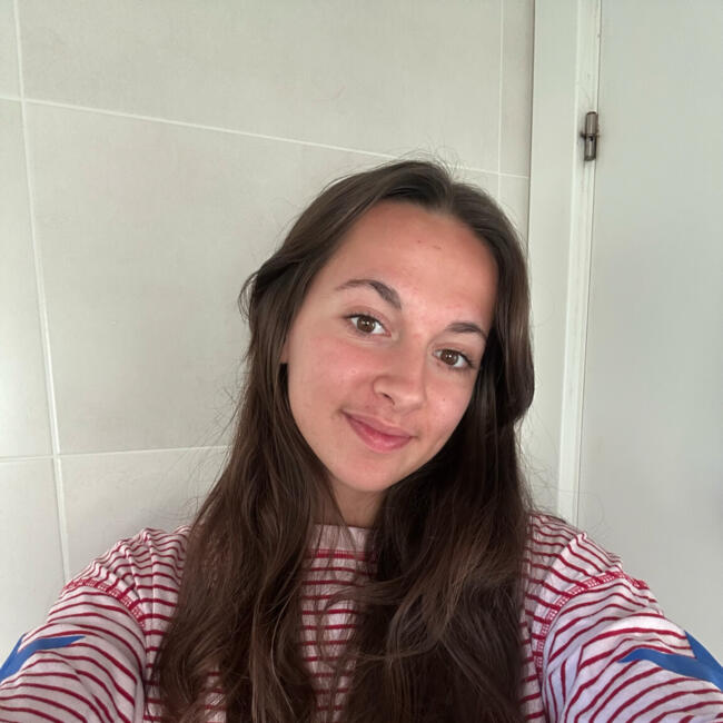 Babysitter in Rouen: Nina