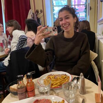 Babysitter in Lyon: Emma