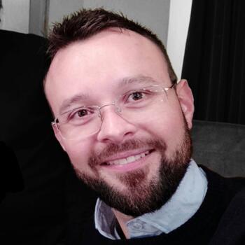 Lavoro per babysitter a Ferrara: lavoro per babysitter Julian Marques