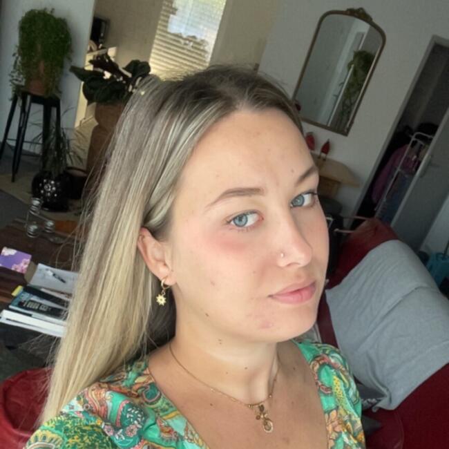 Babysitter in Mont-de-Marsan: Camille