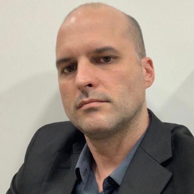 Babysitting job in Aracaju: Adilson