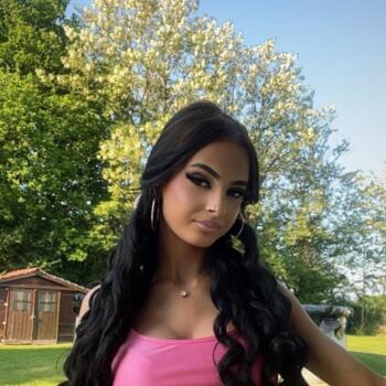 Babysitter in Tigy: Melissa