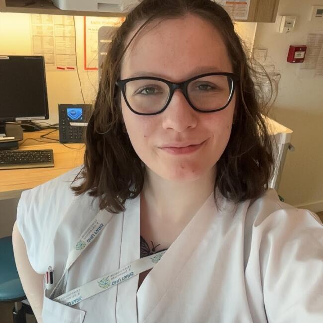 Babysitter in Paris: Angéline