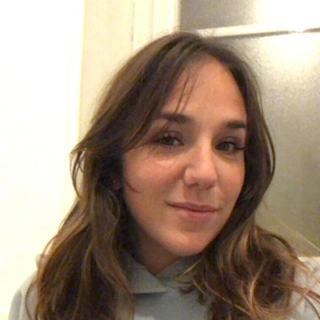 Babysitter in Bayonne: Louise