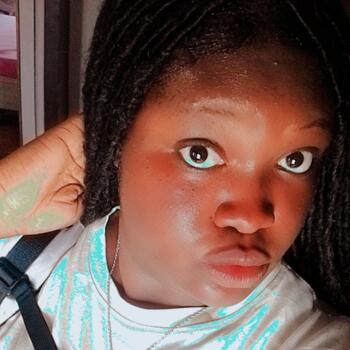 جليسة أطفال في رباط: Charone