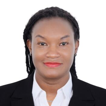 مربية أطفال في دبي: Edina