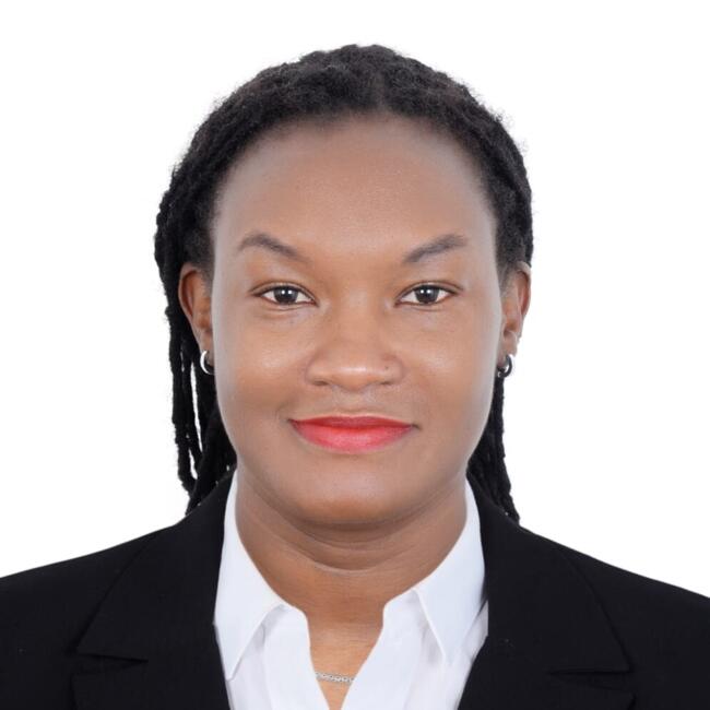 مربية أطفال في دبي: Edina