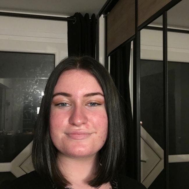 Barnevakt i La Rivière-de-Corps: Erynn