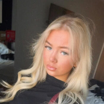 Babysitter in Melksham: Ebony