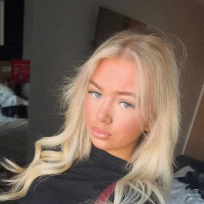 Babysitter in Melksham: Ebony