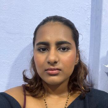 Babysitter in Singapore Island: Harini