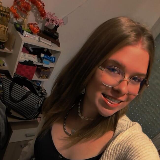 Babysitter in Issoudun: Clara