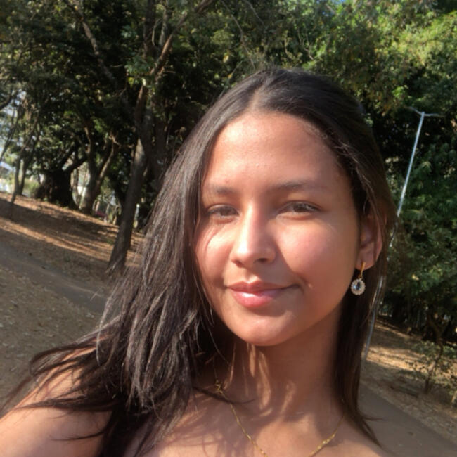 Babysitter in Aparecida de Goiânia: Fernanda