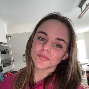 Babysitter in Saint-Étienne-au-Mont: Ines
