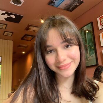 Babysitter in Belém: Camily