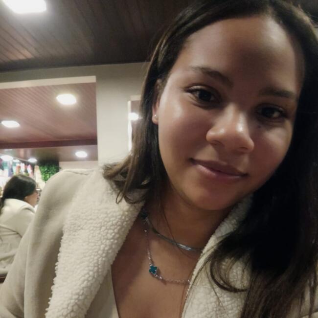 Emprego de babá em Itajaí: Tauana