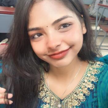 आगरा में बेबीसिटर: Priya