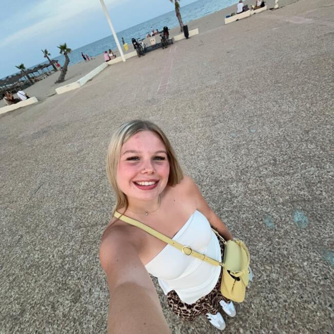 Babysitter in Amiens: Lea