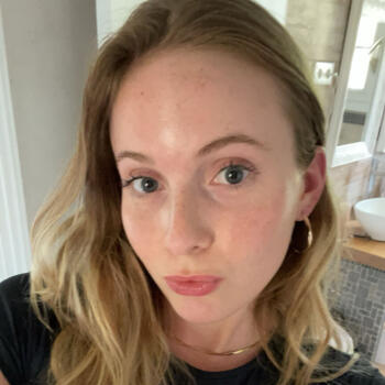 Babysitter in Creuzier-le-Neuf: Sarah