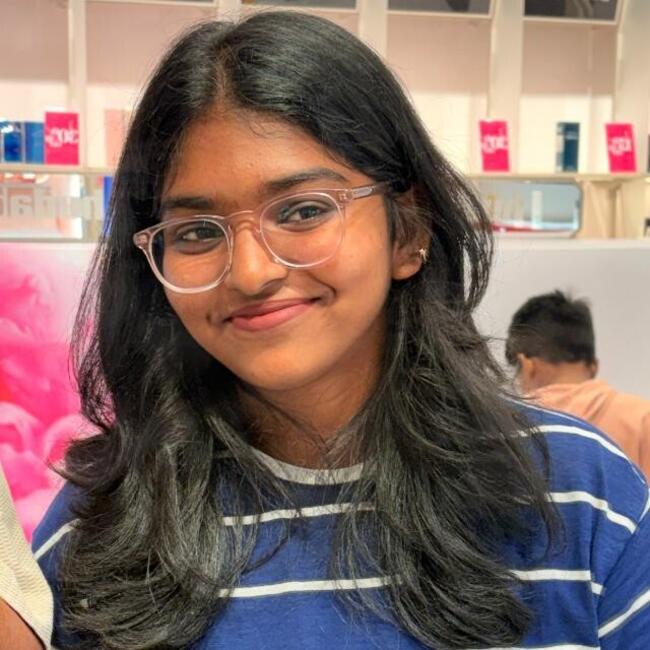 Babysitter in Villeneuve-Saint-Georges: Dhivya Dharshini