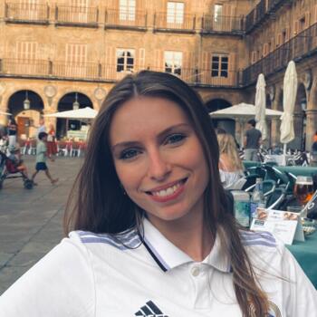 Babysitter in Pessac: Julianna