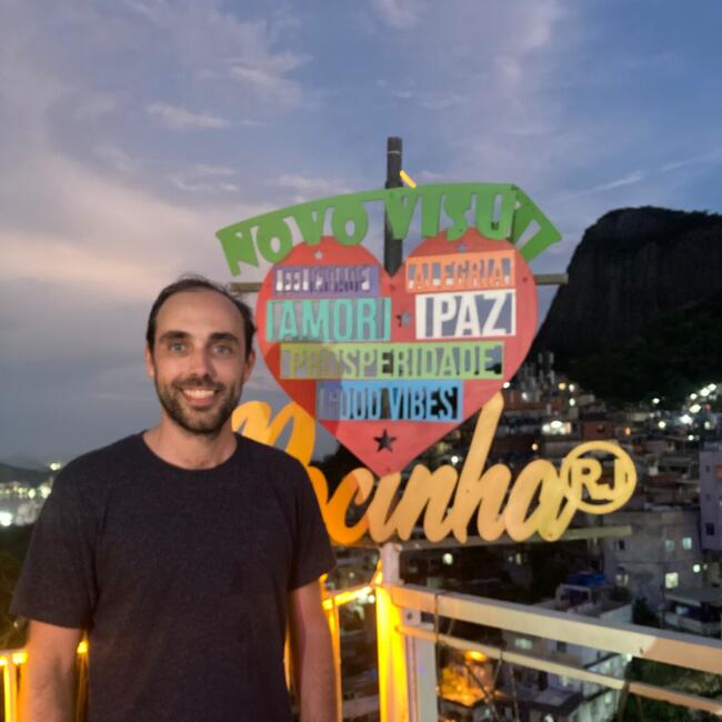 Babysitting job in Linda a Velha: Manuel