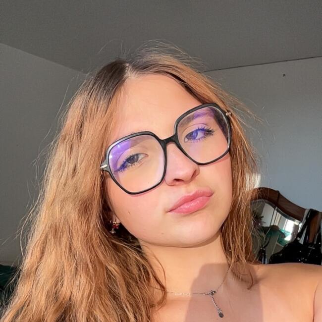 Babysitter in Douai: Helyne