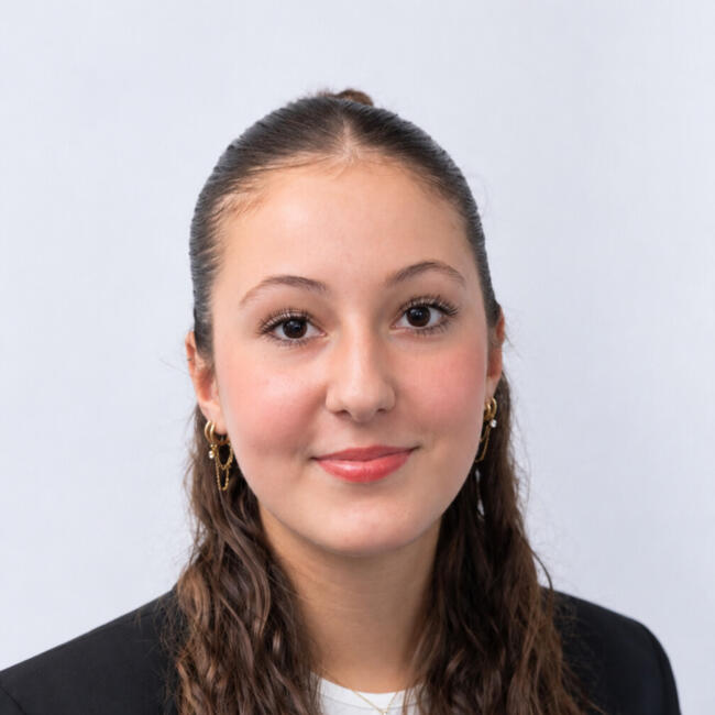 Babysitter in Bretteville-sur-Laize: Enola